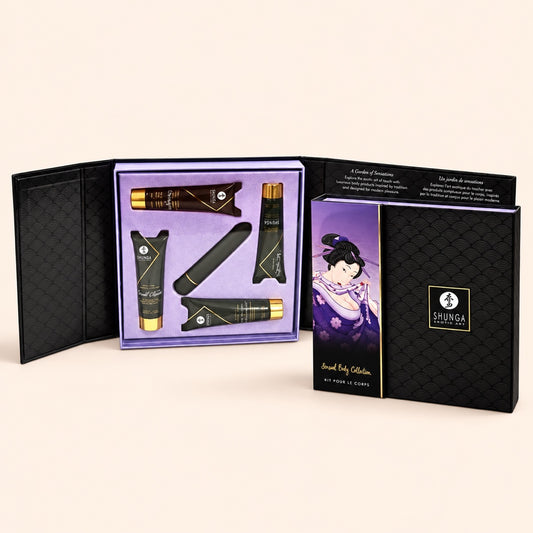 Coffret Shunga Geisha ouvert avec quatre soins format voyage et un mini vibromasseur sur fond crème